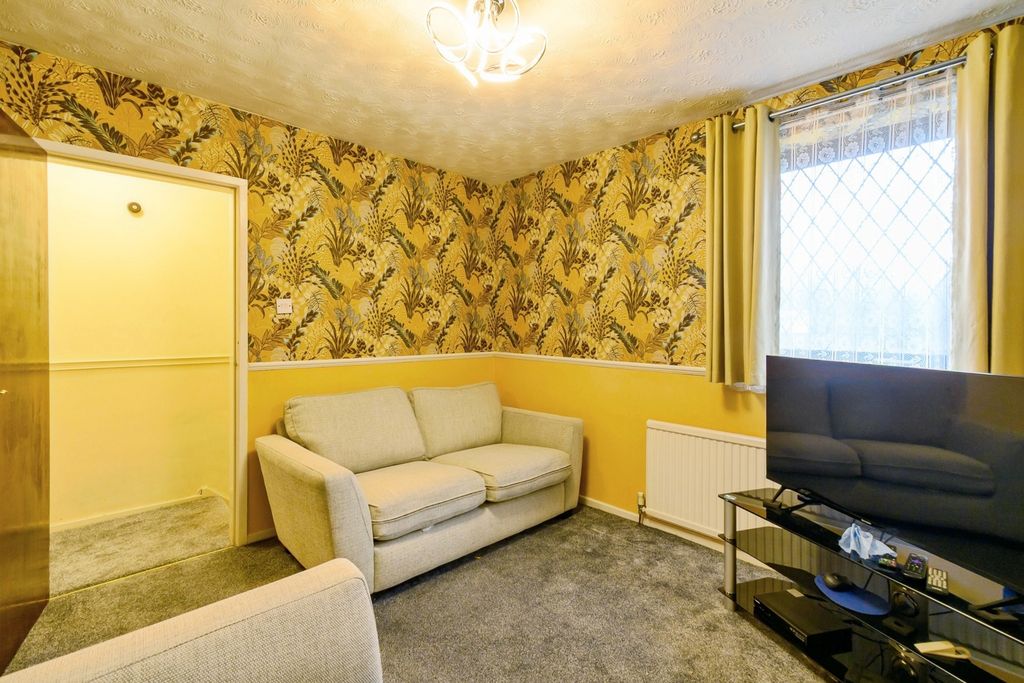 Property photo 3 of 12 Lounge