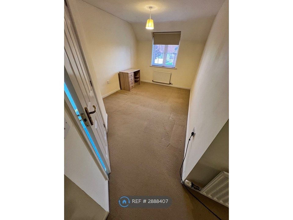 Property photo 2 of 16 Master Bedroom