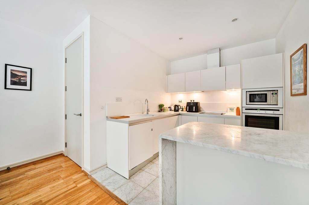 Property photo 3 of 23 Kitchen