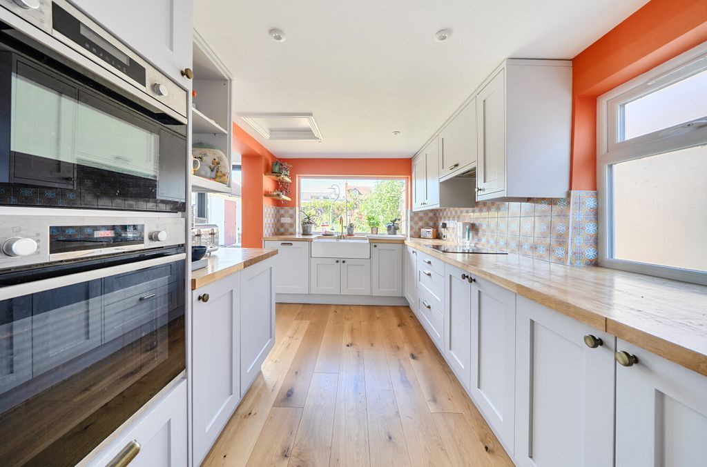 Property photo 3 of 22 1465481-13-6A19c8...
