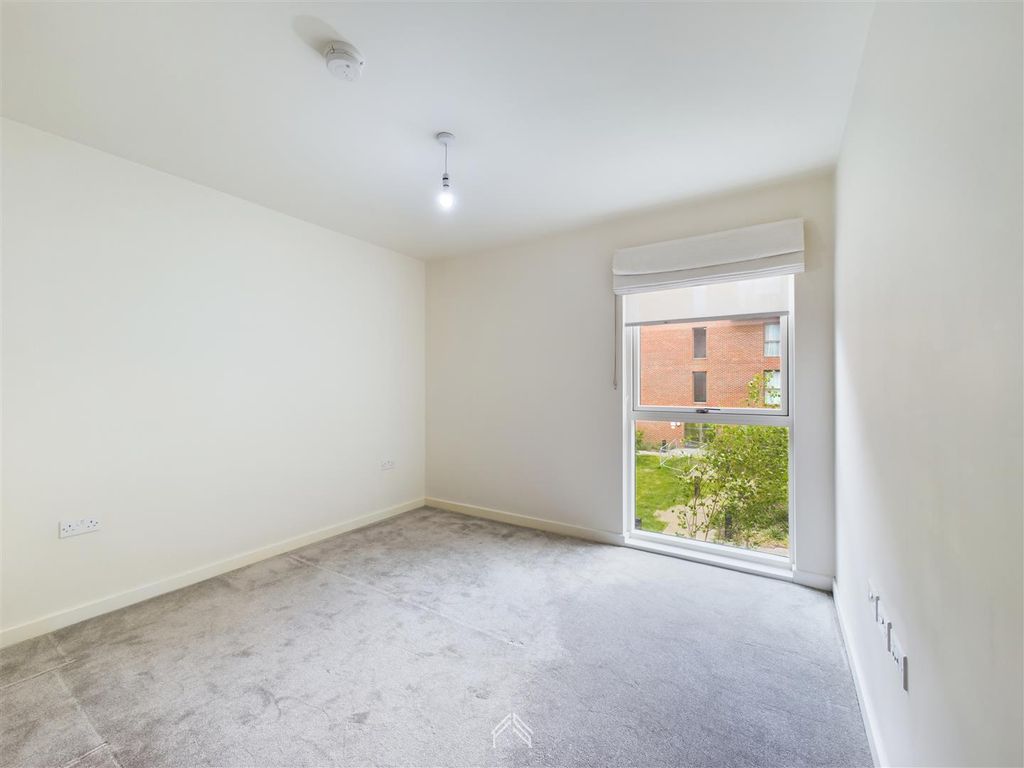 Property photo 3 of 14 Cam01353G0-Pr0061-Still014.Jpg