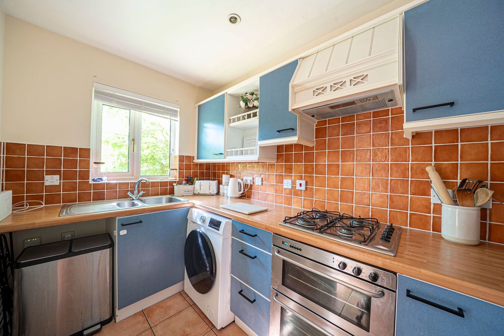 Property photo 2 of 21 Kitchen