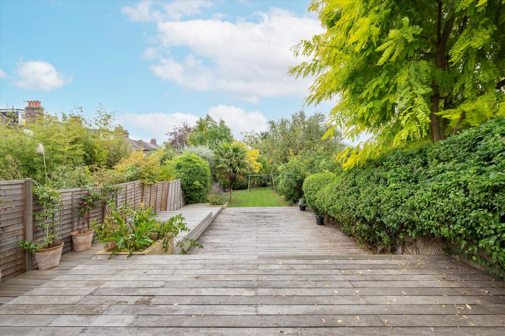 Property photo 3 of 18 Image