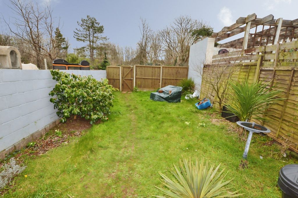 Property photo 2 of 12 2 - Garden