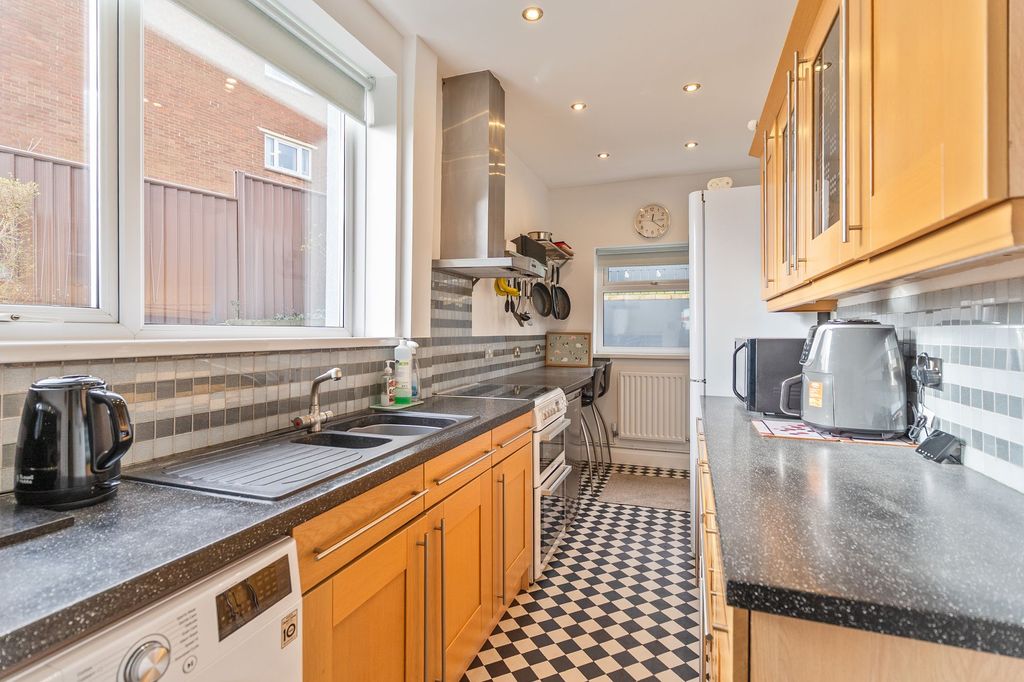 Property photo 2 of 27