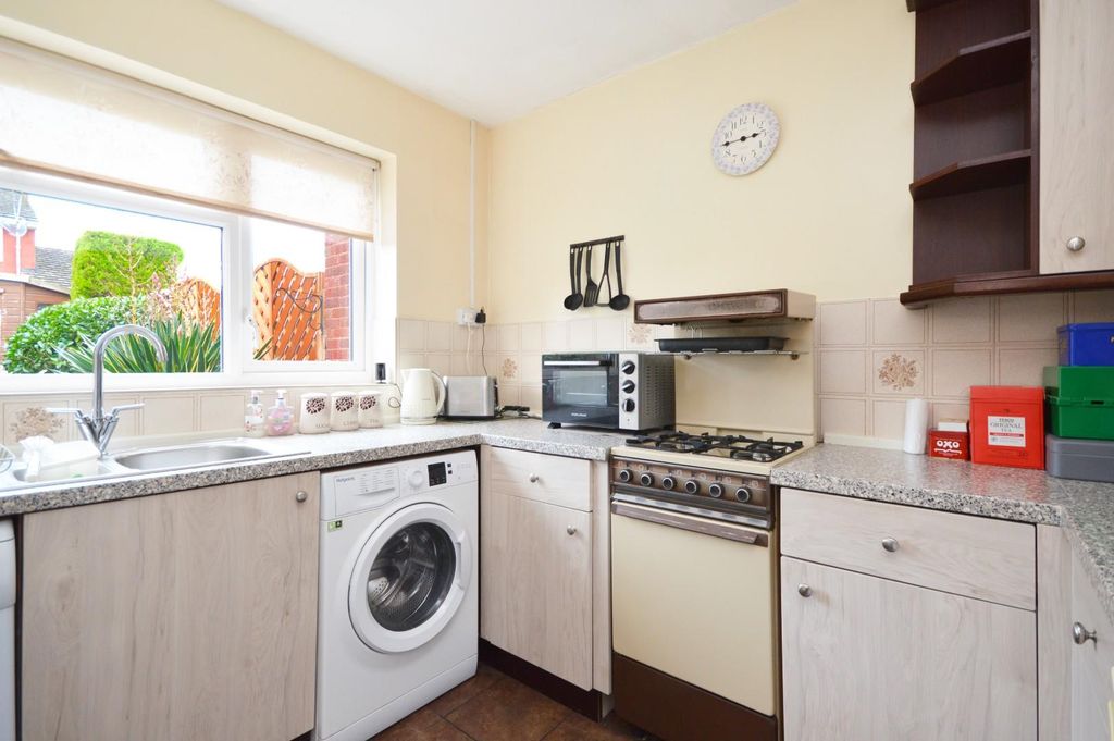 Property photo 2 of 16 Kitchen