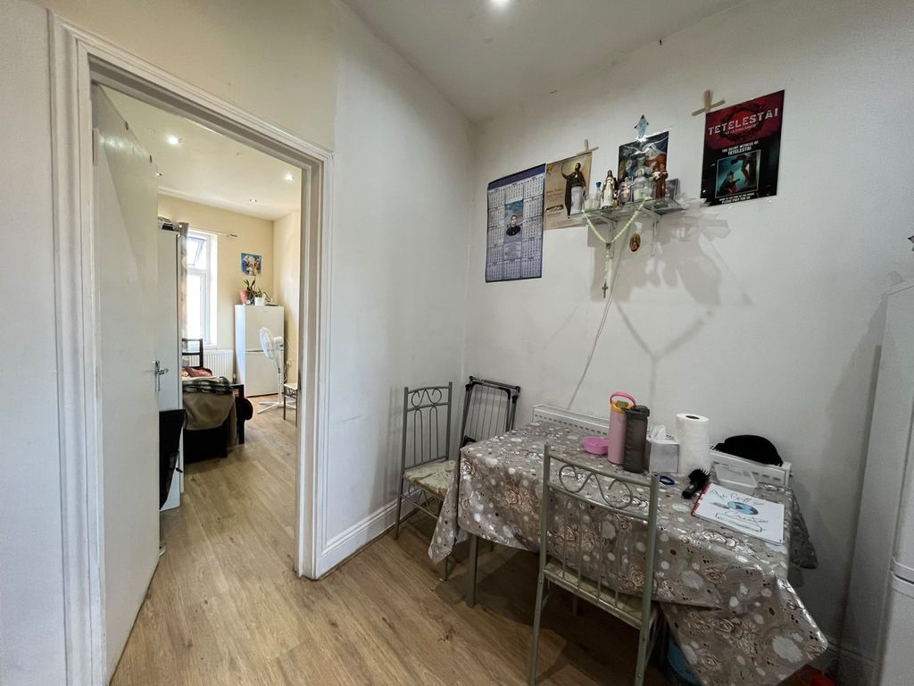 Property photo 2 of 7 Gallery