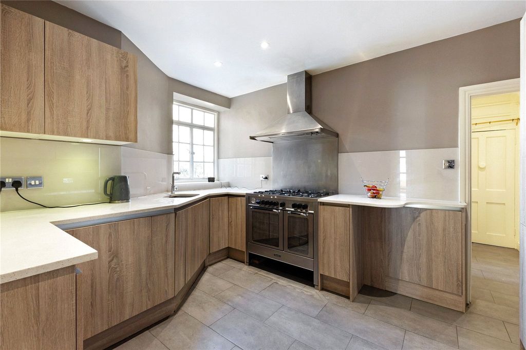 Property photo 2 of 11 Kitchen