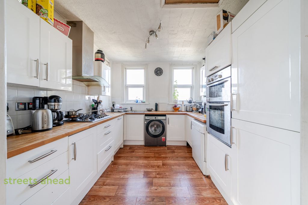 Property photo 3 of 14 406Dbf91-B793-485...