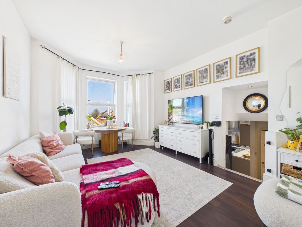 Property photo 3 of 12 5048084