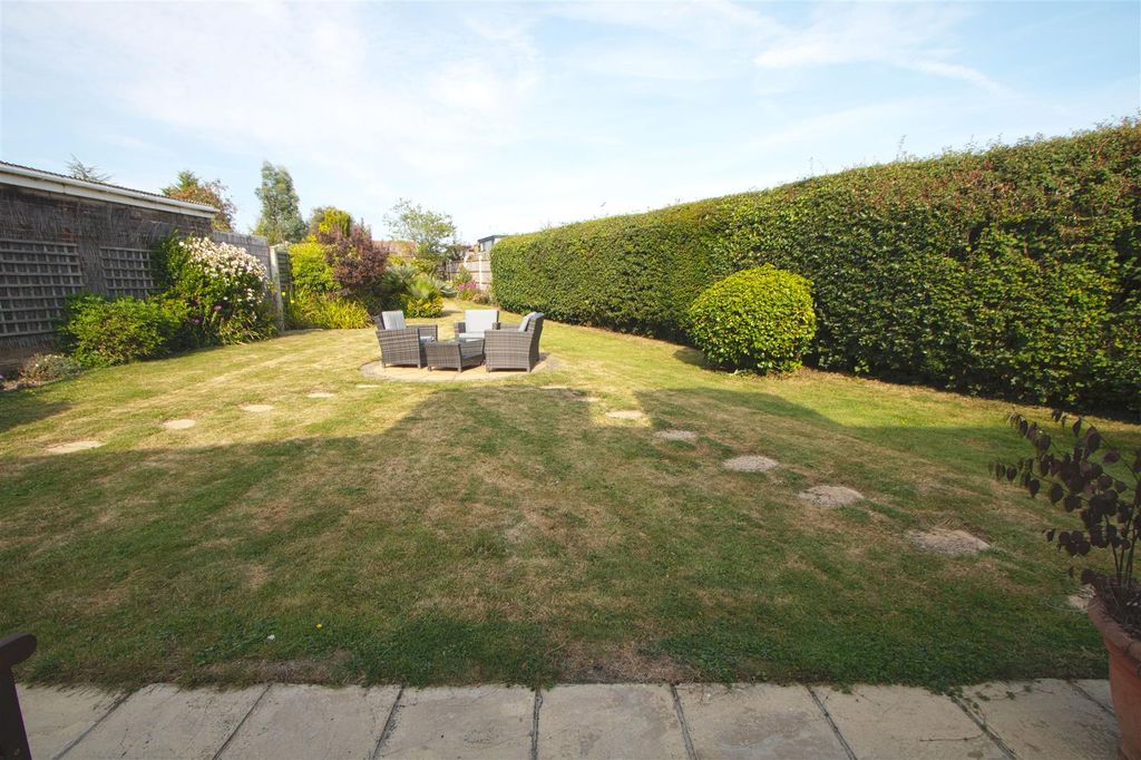 Property photo 2 of 20 Garden.Jpg