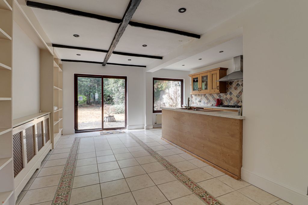 Property photo 3 of 20 Kitchen/Breakfast Room