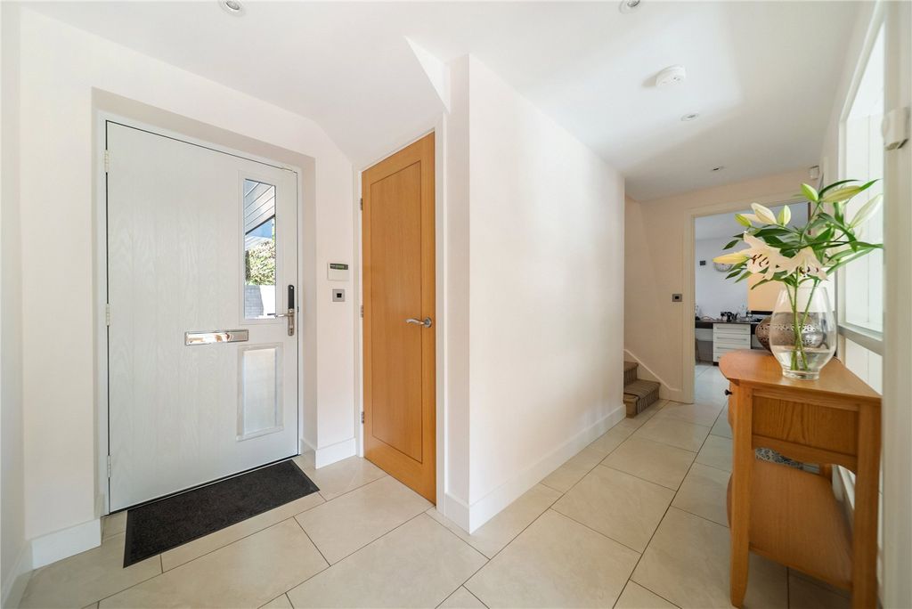 Property photo 2 of 24 Hall