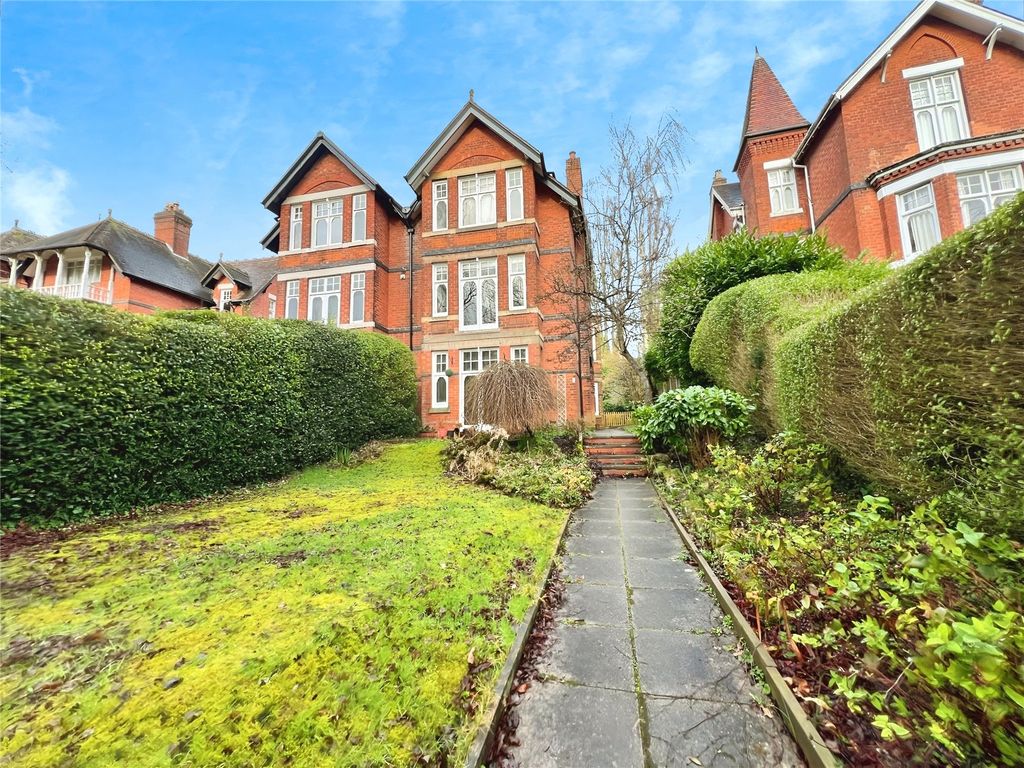 Property photo 2 of 11 Front