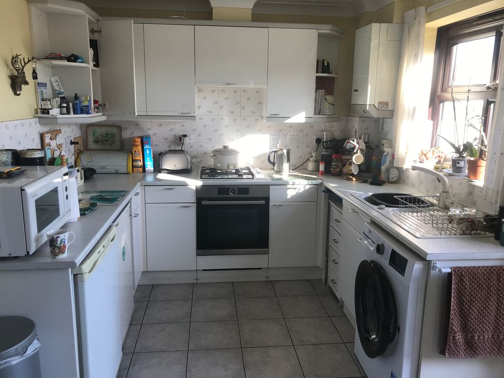 Property photo 3 of 8 Kitchen