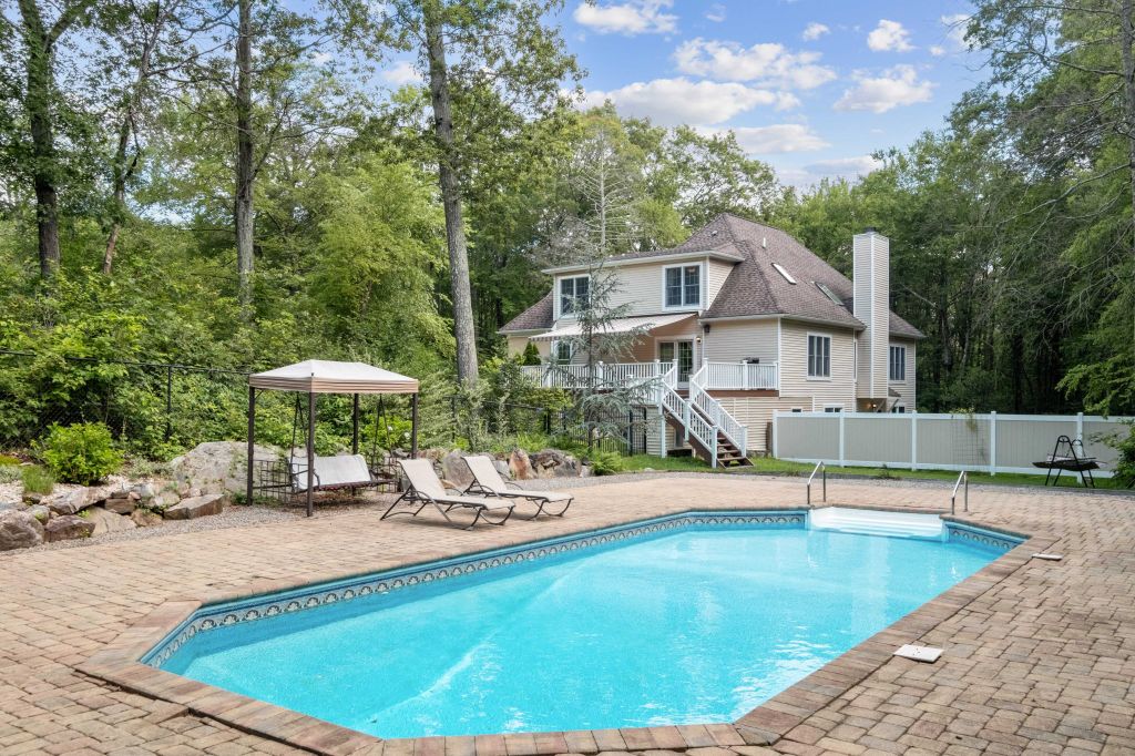 Property photo 1 of 25