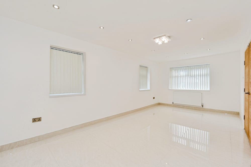 Property photo 2 of 32