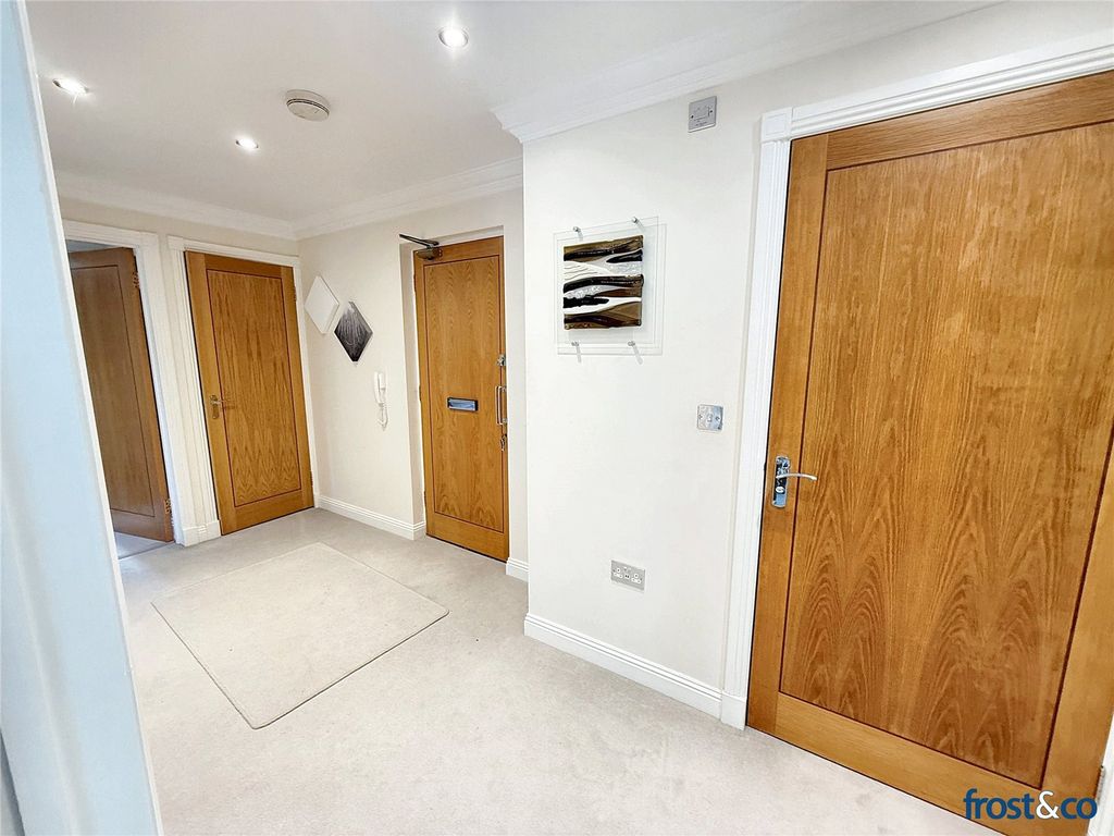 Property photo 3 of 9 Hallway