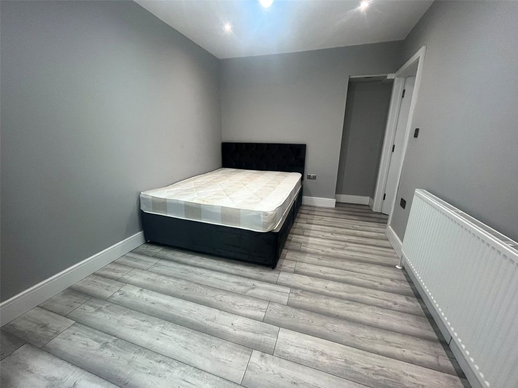 Property photo 3 of 6 Bedroom 1