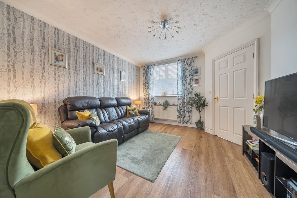 Property photo 3 of 24