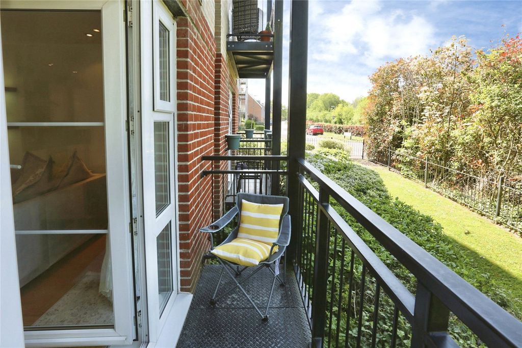 Property photo 2 of 25 Balcony