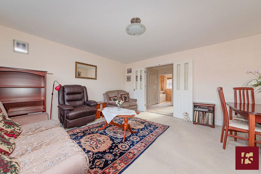 Property photo 3 of 11