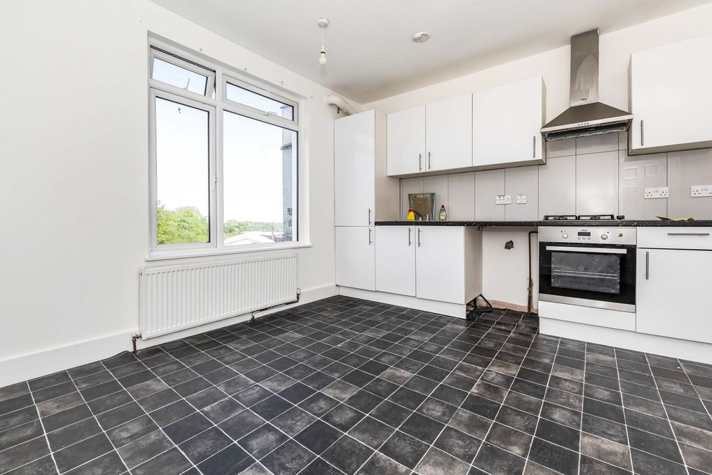 Property photo 1 of 10 8Fed1Ffd-8744-F11...