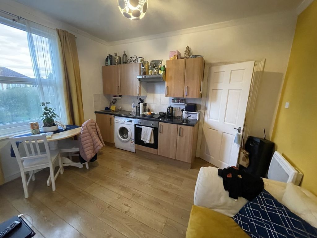 Property photo 3 of 8 Gallery