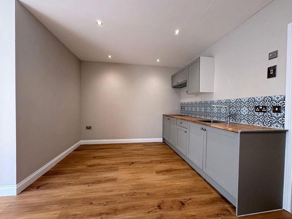 Property photo 2 of 15 Picture No. 04