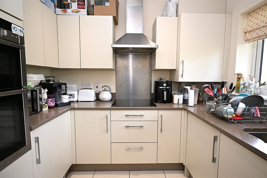Property photo 2 of 21 Kitchen