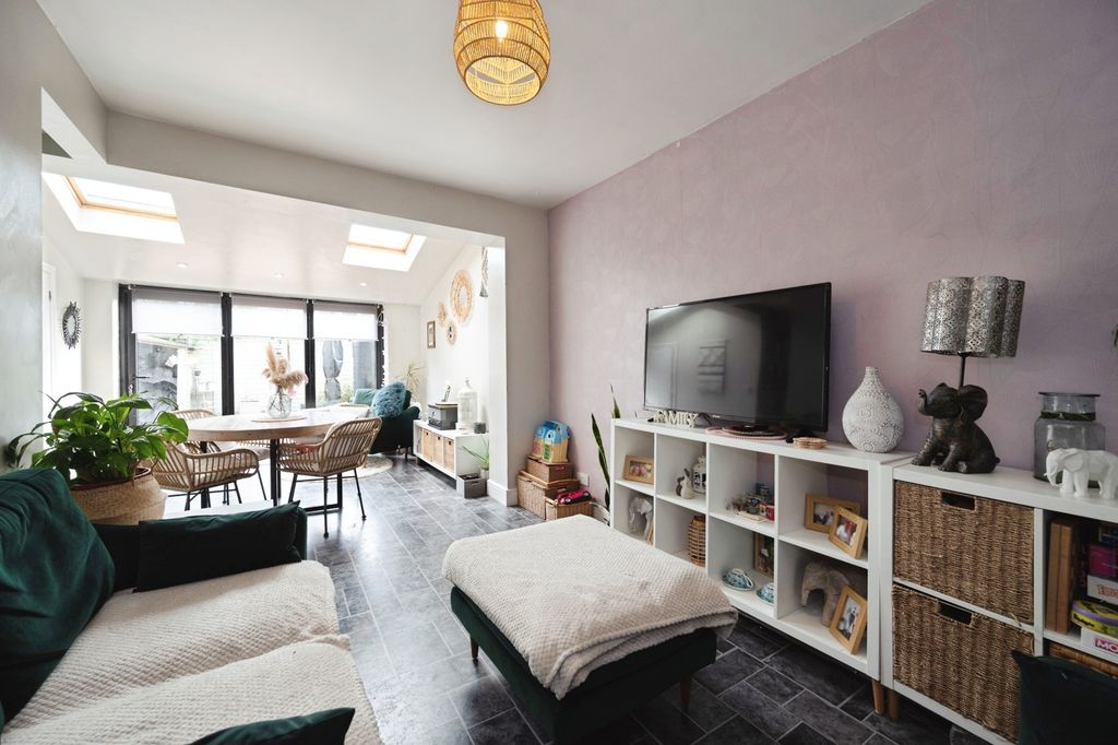 Property photo 1 of 18 Pbox-Img.Jpg