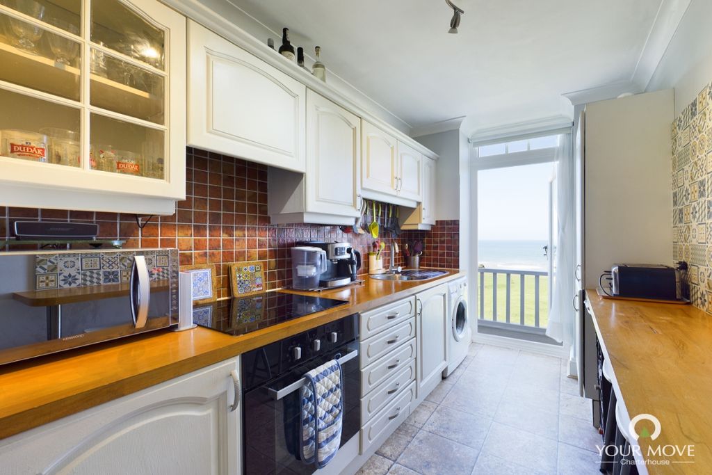 Property photo 3 of 17 Kitchen