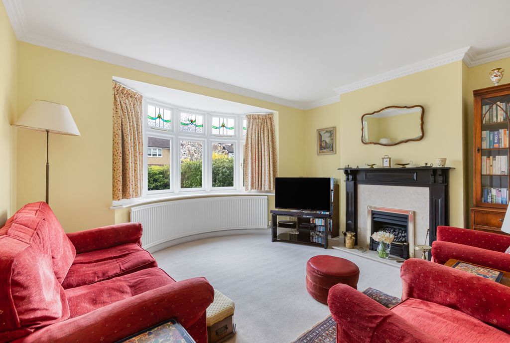 Property photo 2 of 17 Lounge