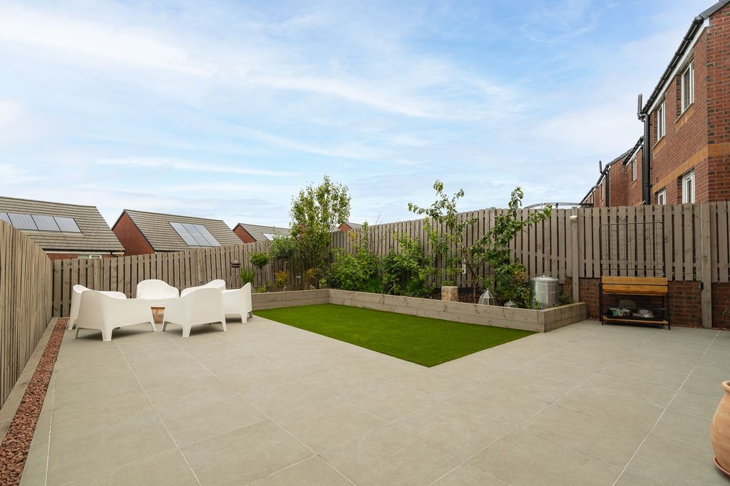 Property photo 2 of 31 Garden