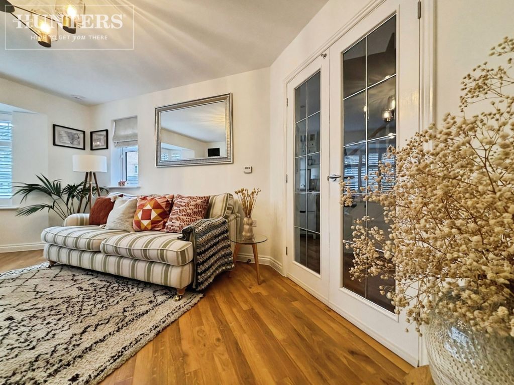 Property photo 3 of 25 Pbox-Living_Room-332825.Jpeg