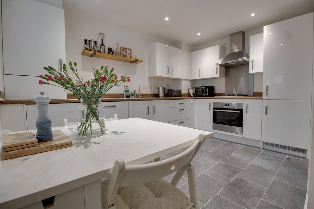 Property photo 3 of 12 Picture No. 10