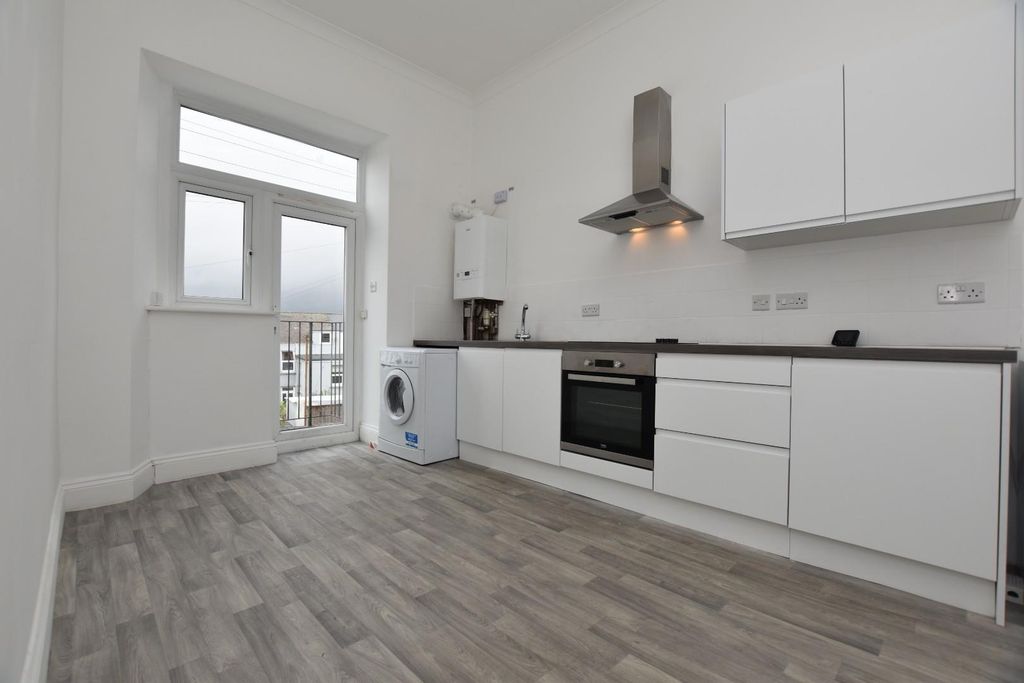 Property photo 2 of 7 Kitchen.Jpg