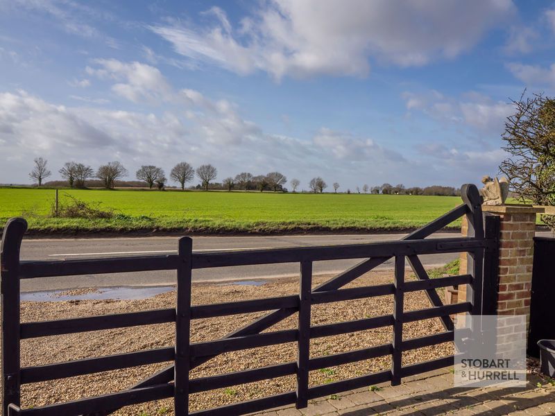 Property photo 3 of 33 Field Views