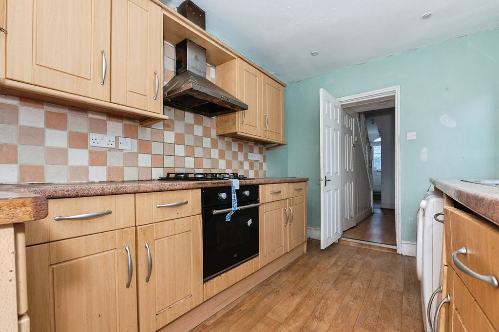 Property photo 3 of 12 Kitchen
