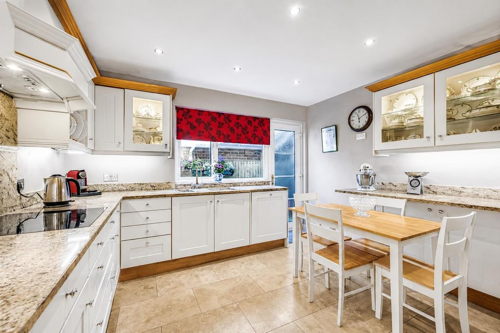 Property photo 3 of 13 Kitchen.Png