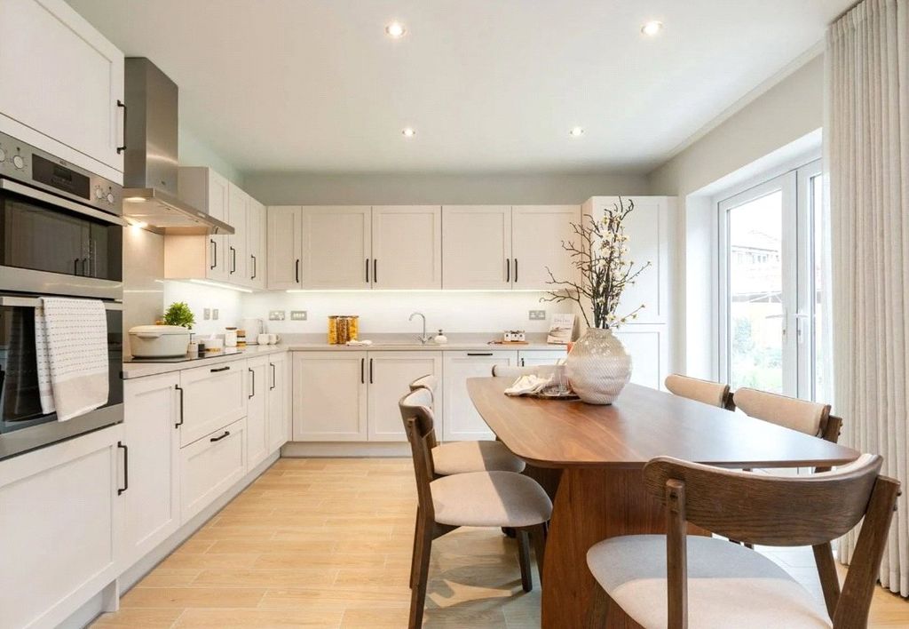 Property photo 1 of 9 Kitchen/Dining