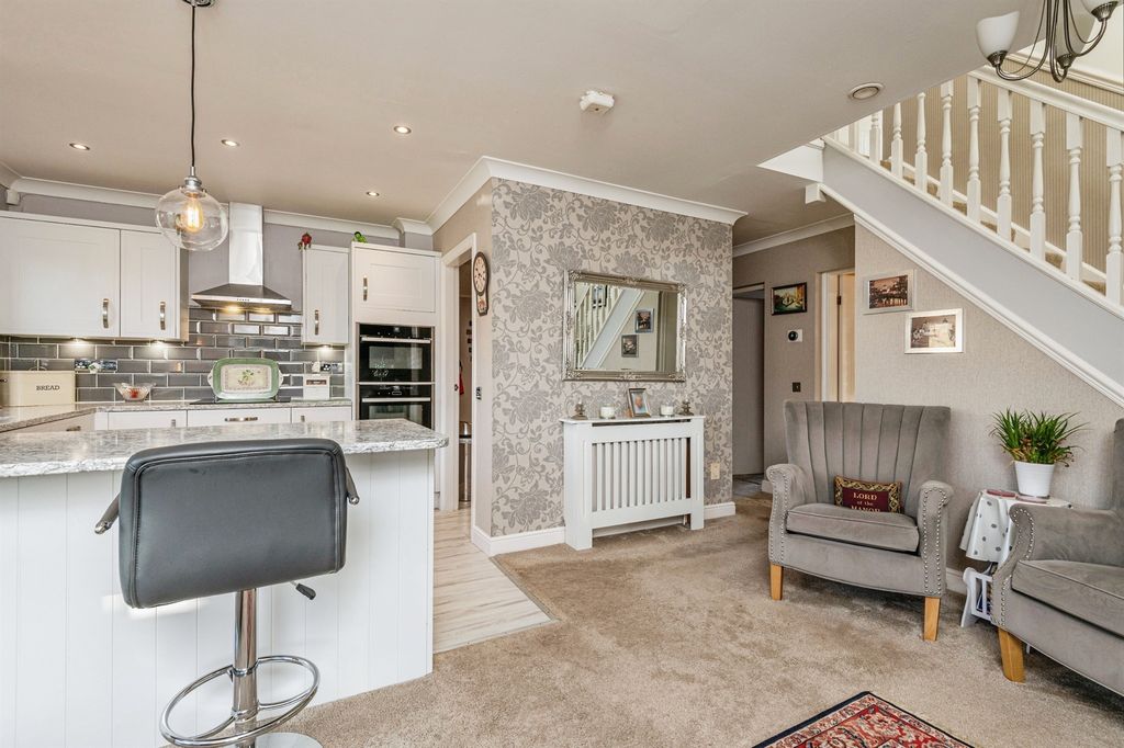 Property photo 3 of 24