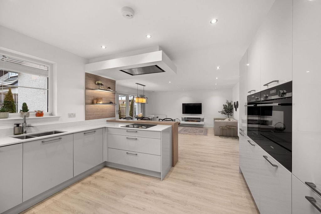 Property photo 3 of 24