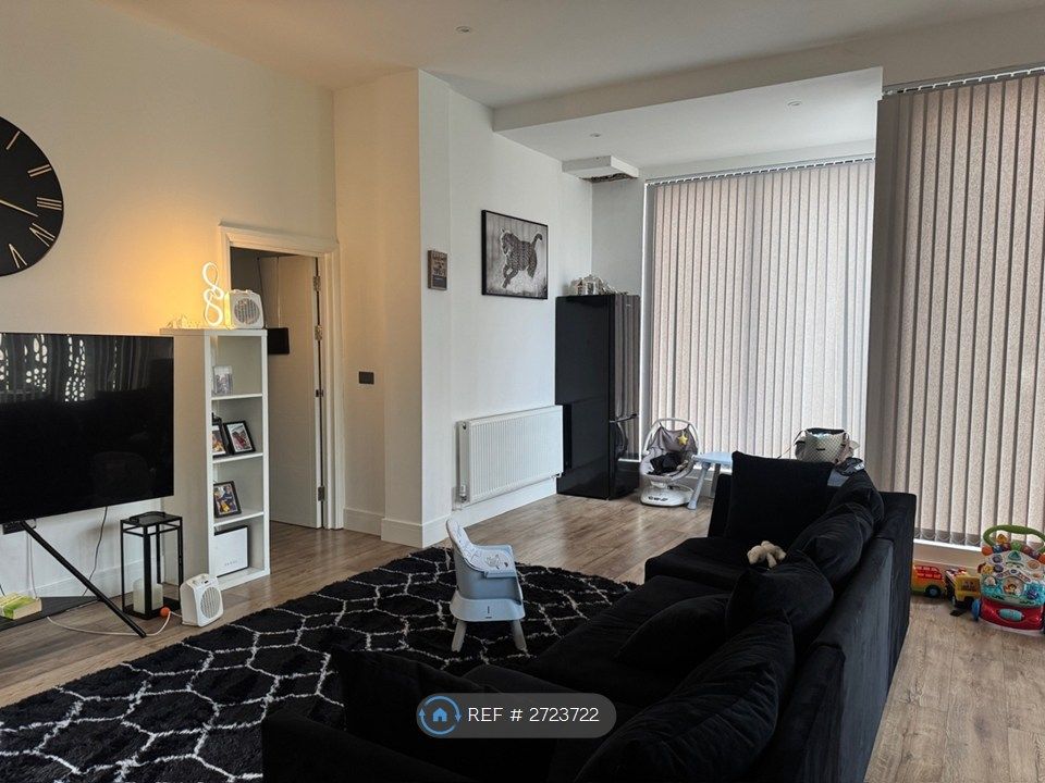 Property photo 2 of 21