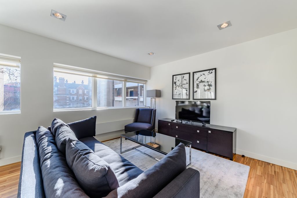 Property photo 2 of 17 8451019-Interior17