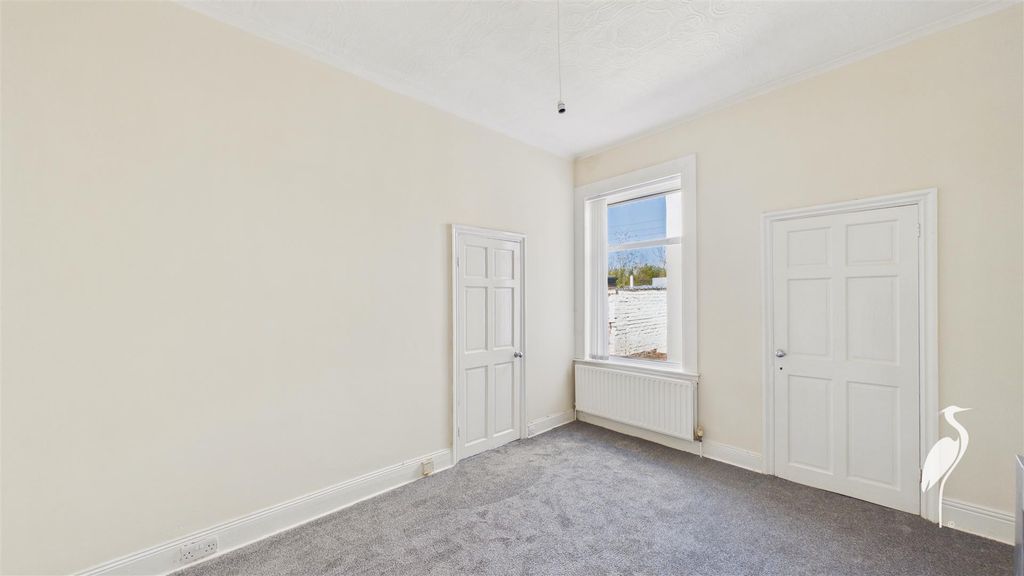 Property photo 3 of 16 Lounge