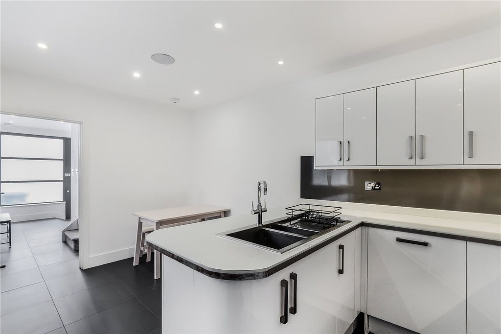 Property photo 3 of 11 Kitchen/Diner