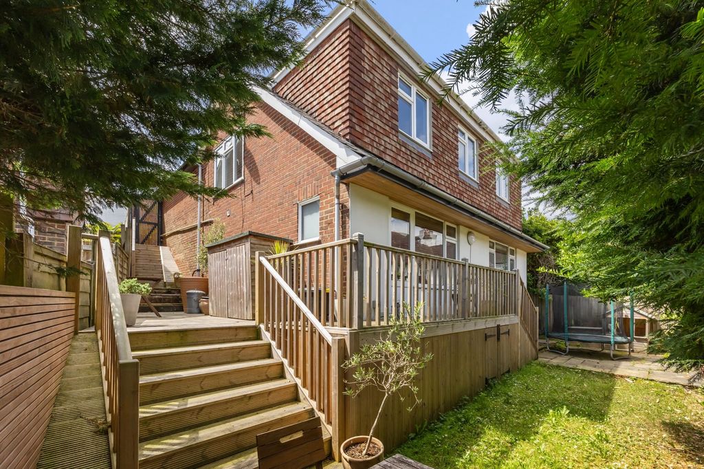 Property photo 2 of 28