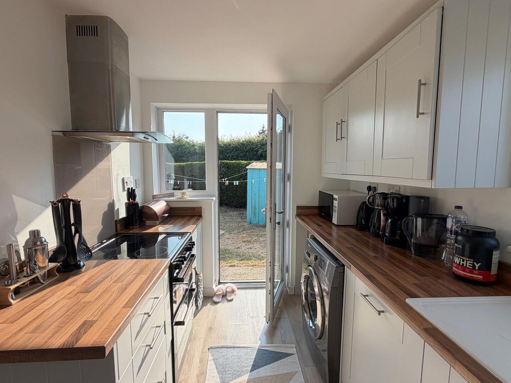 Property photo 3 of 12 Kitchen