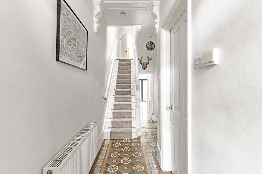 Property photo 2 of 22 Hallway